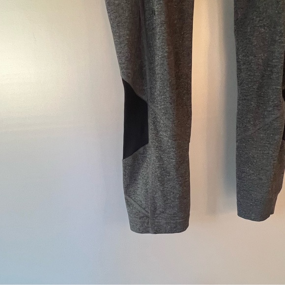 Lululemon 3/4 leggings gray with black color block size 4 - Picture 5 of 5